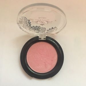 Pairs Hilton blush